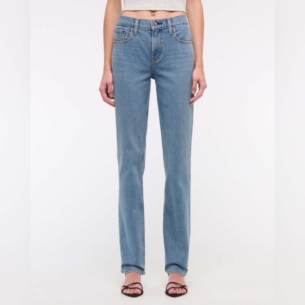 Abrecrombie & Fitch Mid Rise Straight Jean, Color Medium Tinted Size 25